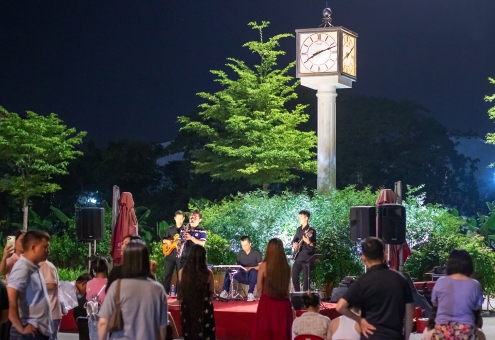 ĐÊM NHẠC ĐẦU TIÊN LƯU GIỮ NHỮNG NỤ CƯỜI